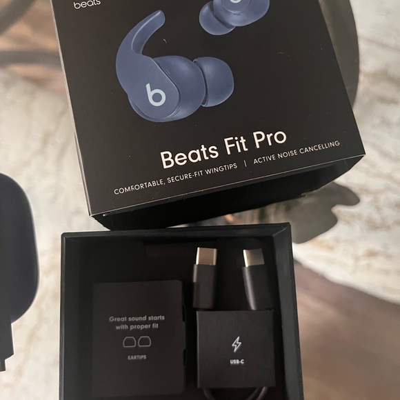 Beats fit pro Bluetooth , wireless headphones - Picture 2 of 3